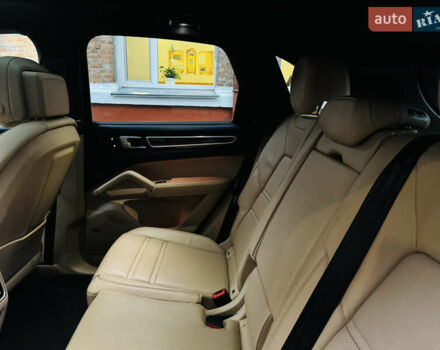 Белый Порше Каен, объемом двигателя 3 л и пробегом 56 тыс. км за 57000 $, фото 19 на Automoto.ua