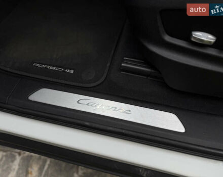 Білий Порше Cayenne, об'ємом двигуна 3 л та пробігом 45 тис. км за 59500 $, фото 25 на Automoto.ua