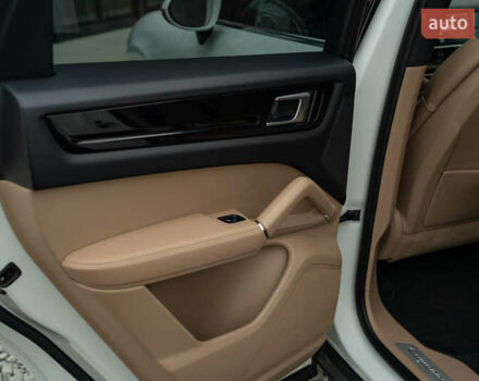 Белый Порше Каен, объемом двигателя 3 л и пробегом 116 тыс. км за 44900 $, фото 45 на Automoto.ua