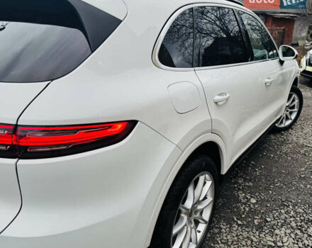 Белый Порше Каен, объемом двигателя 3 л и пробегом 56 тыс. км за 57000 $, фото 5 на Automoto.ua