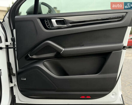 Білий Порше Cayenne, об'ємом двигуна 3 л та пробігом 45 тис. км за 59500 $, фото 57 на Automoto.ua