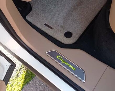 Белый Порше Каен, объемом двигателя 3 л и пробегом 105 тыс. км за 67000 $, фото 12 на Automoto.ua