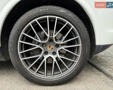 Белый Порше Каен, объемом двигателя 2.98 л и пробегом 33 тыс. км за 56000 $, фото 26 на Automoto.ua
