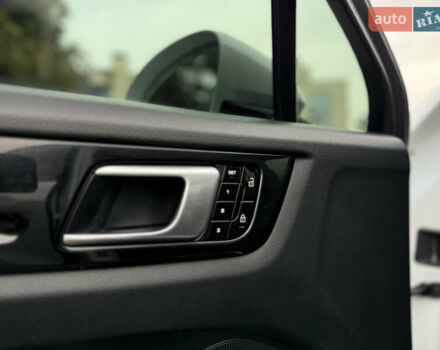 Білий Порше Cayenne, об'ємом двигуна 3 л та пробігом 45 тис. км за 59500 $, фото 23 на Automoto.ua