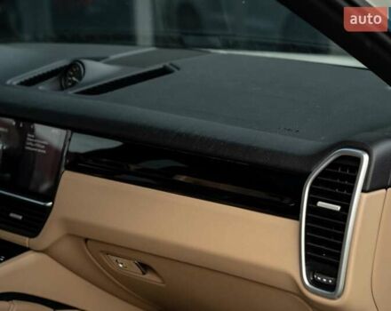 Білий Порше Cayenne, об'ємом двигуна 3 л та пробігом 60 тис. км за 64900 $, фото 52 на Automoto.ua