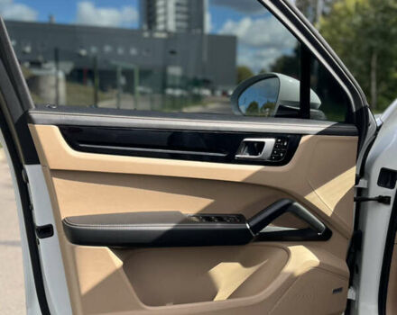 Білий Порше Cayenne, об'ємом двигуна 3 л та пробігом 91 тис. км за 59900 $, фото 11 на Automoto.ua