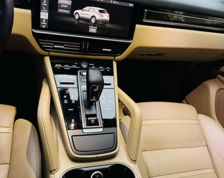 Белый Порше Каен, объемом двигателя 3 л и пробегом 56 тыс. км за 57000 $, фото 15 на Automoto.ua