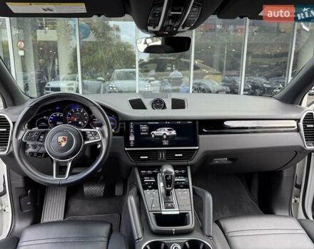 Белый Порше Каен, объемом двигателя 2.98 л и пробегом 33 тыс. км за 56000 $, фото 17 на Automoto.ua
