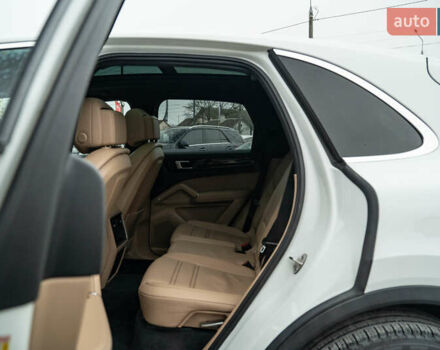 Белый Порше Каен, объемом двигателя 3 л и пробегом 116 тыс. км за 44900 $, фото 41 на Automoto.ua