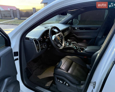 Белый Порше Каен, объемом двигателя 3 л и пробегом 96 тыс. км за 41800 $, фото 7 на Automoto.ua