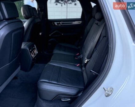 Білий Порше Cayenne, об'ємом двигуна 2.89 л та пробігом 96 тис. км за 64999 $, фото 34 на Automoto.ua