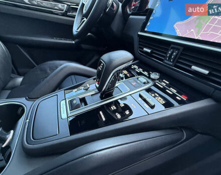 Білий Порше Cayenne, об'ємом двигуна 2.89 л та пробігом 96 тис. км за 64999 $, фото 41 на Automoto.ua