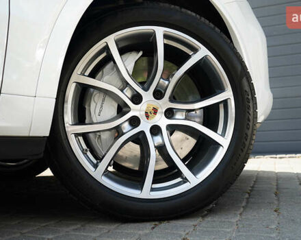 Білий Порше Cayenne, об'ємом двигуна 4 л та пробігом 70 тис. км за 87999 $, фото 22 на Automoto.ua