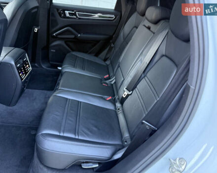 Білий Порше Cayenne, об'ємом двигуна 2.89 л та пробігом 96 тис. км за 64999 $, фото 50 на Automoto.ua