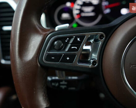 Білий Порше Cayenne, об'ємом двигуна 4 л та пробігом 70 тис. км за 87999 $, фото 33 на Automoto.ua