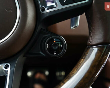 Білий Порше Cayenne, об'ємом двигуна 4 л та пробігом 70 тис. км за 87999 $, фото 35 на Automoto.ua