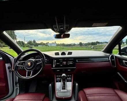 Білий Порше Cayenne, об'ємом двигуна 3 л та пробігом 129 тис. км за 84000 $, фото 4 на Automoto.ua
