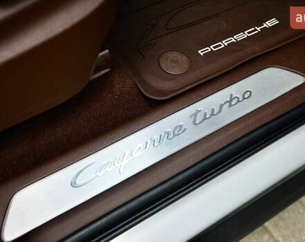Білий Порше Cayenne, об'ємом двигуна 4 л та пробігом 70 тис. км за 87999 $, фото 50 на Automoto.ua