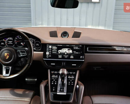 Білий Порше Cayenne, об'ємом двигуна 4 л та пробігом 70 тис. км за 87999 $, фото 30 на Automoto.ua