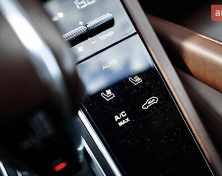 Білий Порше Cayenne, об'ємом двигуна 4 л та пробігом 70 тис. км за 87999 $, фото 48 на Automoto.ua