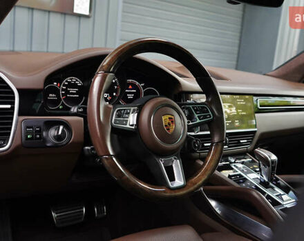 Білий Порше Cayenne, об'ємом двигуна 4 л та пробігом 70 тис. км за 87999 $, фото 26 на Automoto.ua