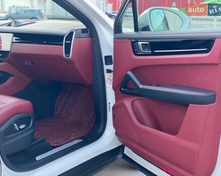 Білий Порше Cayenne, об'ємом двигуна 3 л та пробігом 87 тис. км за 75000 $, фото 14 на Automoto.ua