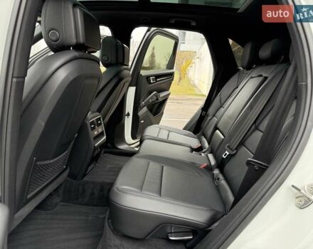 Белый Порше Каен, объемом двигателя 3 л и пробегом 80 тыс. км за 51500 $, фото 36 на Automoto.ua