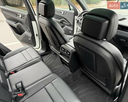 Белый Порше Каен, объемом двигателя 3 л и пробегом 80 тыс. км за 51500 $, фото 32 на Automoto.ua