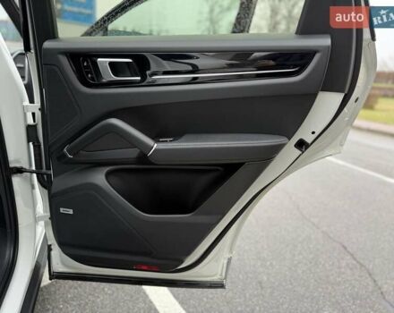 Белый Порше Каен, объемом двигателя 3 л и пробегом 80 тыс. км за 51500 $, фото 29 на Automoto.ua