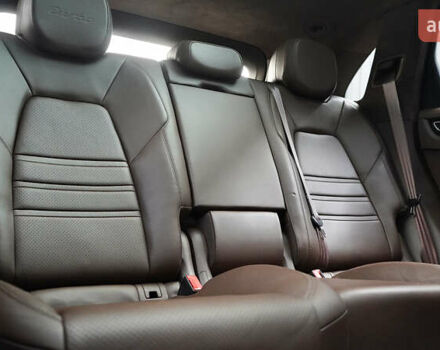 Білий Порше Cayenne, об'ємом двигуна 4 л та пробігом 70 тис. км за 87999 $, фото 55 на Automoto.ua