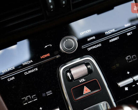 Білий Порше Cayenne, об'ємом двигуна 4 л та пробігом 70 тис. км за 87999 $, фото 46 на Automoto.ua