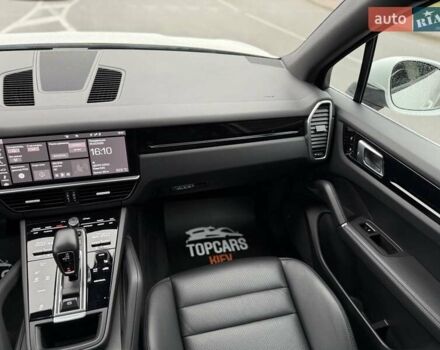 Белый Порше Каен, объемом двигателя 3 л и пробегом 80 тыс. км за 51500 $, фото 44 на Automoto.ua