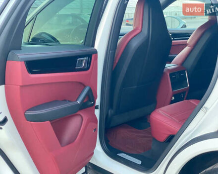 Білий Порше Cayenne, об'ємом двигуна 3 л та пробігом 87 тис. км за 75000 $, фото 19 на Automoto.ua