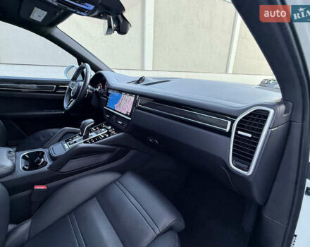 Білий Порше Cayenne, об'ємом двигуна 2.89 л та пробігом 96 тис. км за 64999 $, фото 46 на Automoto.ua