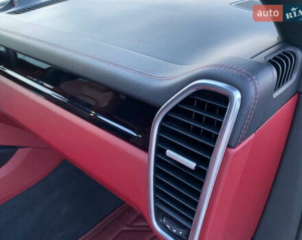 Білий Порше Cayenne, об'ємом двигуна 3 л та пробігом 87 тис. км за 75000 $, фото 12 на Automoto.ua