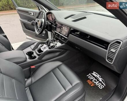 Белый Порше Каен, объемом двигателя 3 л и пробегом 80 тыс. км за 51500 $, фото 26 на Automoto.ua