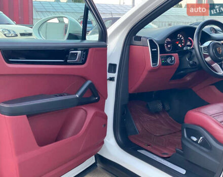 Білий Порше Cayenne, об'ємом двигуна 3 л та пробігом 87 тис. км за 75000 $, фото 21 на Automoto.ua