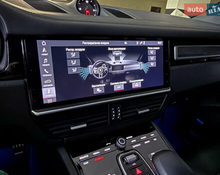 Белый Порше Каен, объемом двигателя 2.89 л и пробегом 96 тыс. км за 72000 $, фото 41 на Automoto.ua