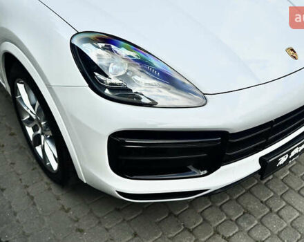 Білий Порше Cayenne, об'ємом двигуна 4 л та пробігом 70 тис. км за 87999 $, фото 2 на Automoto.ua