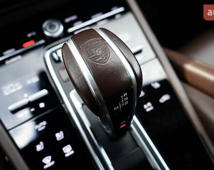 Білий Порше Cayenne, об'ємом двигуна 4 л та пробігом 70 тис. км за 87999 $, фото 45 на Automoto.ua