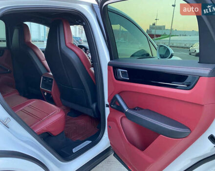 Білий Порше Cayenne, об'ємом двигуна 3 л та пробігом 87 тис. км за 75000 $, фото 15 на Automoto.ua