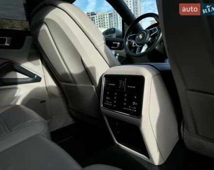 Білий Порше Cayenne, об'ємом двигуна 3 л та пробігом 42 тис. км за 82000 $, фото 27 на Automoto.ua