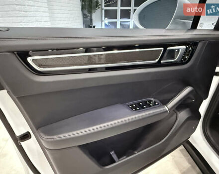 Білий Порше Cayenne, об'ємом двигуна 2.89 л та пробігом 96 тис. км за 64999 $, фото 77 на Automoto.ua