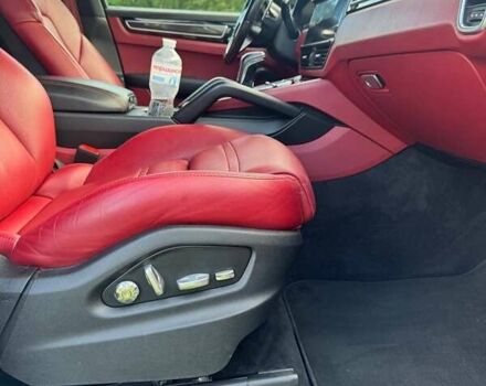 Білий Порше Cayenne, об'ємом двигуна 3 л та пробігом 129 тис. км за 84000 $, фото 11 на Automoto.ua
