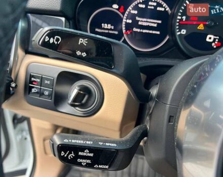 Белый Порше Каен, объемом двигателя 3 л и пробегом 100 тыс. км за 59990 $, фото 27 на Automoto.ua