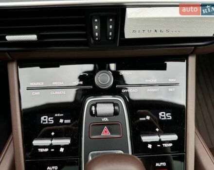 Белый Порше Каен, объемом двигателя 3 л и пробегом 61 тыс. км за 94490 $, фото 26 на Automoto.ua