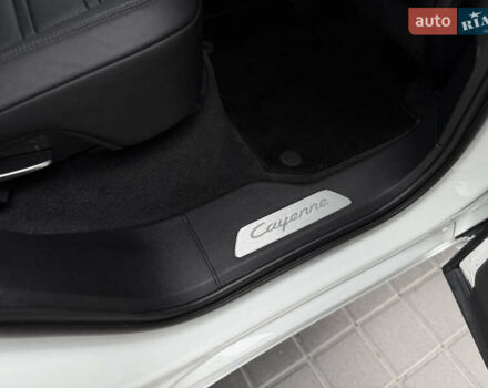 Белый Порше Каен, объемом двигателя 3 л и пробегом 23 тыс. км за 69900 $, фото 54 на Automoto.ua