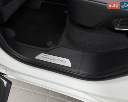 Белый Порше Каен, объемом двигателя 3 л и пробегом 23 тыс. км за 69900 $, фото 44 на Automoto.ua