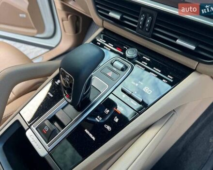 Белый Порше Каен, объемом двигателя 3 л и пробегом 100 тыс. км за 59990 $, фото 47 на Automoto.ua