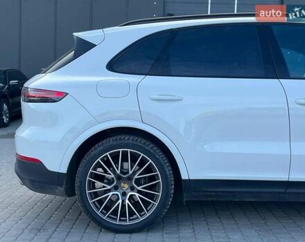 Белый Порше Каен, объемом двигателя 3 л и пробегом 100 тыс. км за 59990 $, фото 9 на Automoto.ua